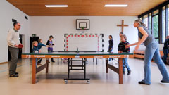 Foto: Tischtennis in der Mehrzweckhalle